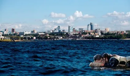 Як купатися в непрогревшейся волзі розповідають моржі - велике село