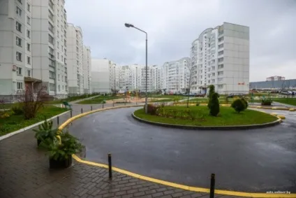 Як мінчанин позбувся хаотичної парковки у дворі свого будинку (12 фото)