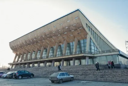 Як можна дістатися до Луганська - на літаку, по залізниці або на автомобілі (можна) Як можна дістатися до Луганська - на літаку, по залізниці або на автомобілі