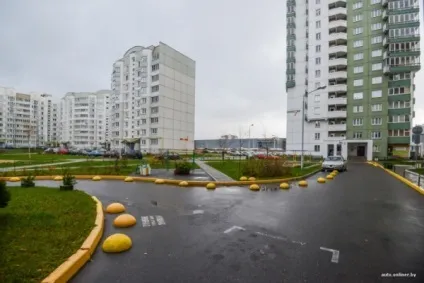 Як мінчанин позбувся хаотичної парковки у дворі свого будинку (12 фото)