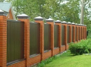 Який паркан краще поставити на ділянці як вибрати паркан (який паркан краще і дешевше) Який паркан краще поставити на ділянці як вибрати паркан