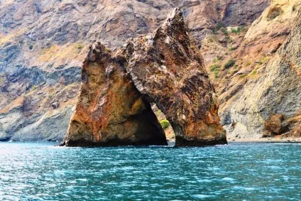 Який берег криму краще
