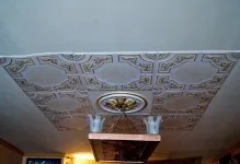 Як поклеїти стелі на стелю відео і клейова павутинка, клей пва і види квадратів, правильно (стелю) Як поклеїти стелі на стелю відео і клейова павутинка, клей пва і види квадратів, правильно