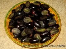Салат Виноградне гроно з копченою куркою та фісташками куркою