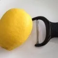 Як зробити цедру лимона