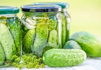 Як солити і маринувати огірки на зиму в банках (маринувати) Як солити і маринувати огірки на зиму в банках