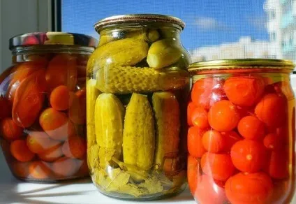 Як солити і маринувати огірки на зиму в банках (зиму) Як солити і маринувати огірки на зиму в банках