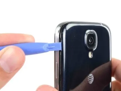 Як зняти задню кришку samsung galaxy s4 по кроках (samsung) Як зняти задню кришку samsung galaxy s4 по кроках