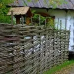 Як прикрасити забір на дачі прикраса, декорування забору своїми руками (дачі) Як прикрасити забір на дачі прикраса, декорування забору своїми руками