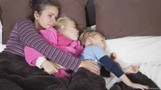 Як вижити батькам-одиночці - bbc російська служба (Правовласник ілюстрації Thinkstock) Як вижити батькам-одиночці - bbc російська служба
