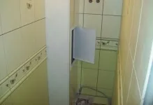 Як закрити труби в туалеті пластикові панелі, фото зашити, короб з гіпсокартону і полки, (як закрити труби в туалеті) Як закрити труби в туалеті пластикові панелі, фото зашити, короб з гіпсокартону і полки,