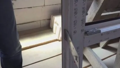 Як закріпити вікно в дерев'яному будинку та інших будівлях (дерев'яному) Як закріпити вікно в дерев'яному будинку та інших будівлях