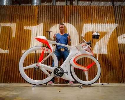 Креативний електровелосипед fuci від компанії specialized розроблений з порушенням всіх правил перегонів (дизайнерський велосипед фото) Креативний електровелосипед fuci від компанії specialized розроблений з порушенням всіх правил гонок