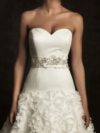 Гарний вишитий пояс