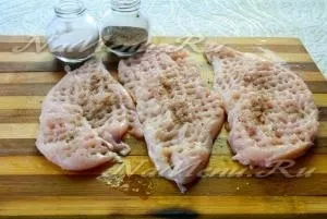 Куряче філе в духовці з помідорами і сиром (майонез) Куряче філе в духовці з помідорами і сиром