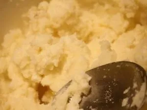 Курка, фарширована картоплею в духовці (курку) Курка, фарширована картоплею в духовці