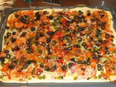 Кулінарні рецепти домашньої кухні - піца з ковбасою і картоплею (інший м'ясний продукт) Кулінарні рецепти домашньої кухні - піца з ковбасою і картоплею