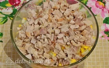 Курячий салат з огірками і горошком рецепт з фото - покрокове приготування курячого салату з (салат) Курячий салат з огірками і горошком рецепт з фото - покрокове приготування курячого салату з