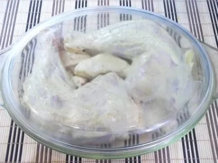 Курячі стегна в духовці - з картоплею і часником (курячі) Курячі стегна в духовці - з картоплею і часником