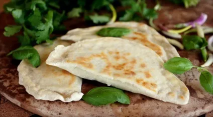 Кутаб рецепт приготування з сиром, м'ясом, зеленню і картоплею (фото і відео) (Кутаб) Кутаб рецепт приготування з сиром, м'ясом, зеленню і картоплею (фото і відео)