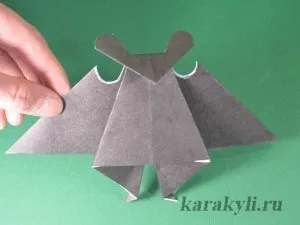 Летюча миша - просте орігамі для малюків, каракулі