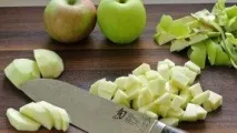 Шарлотка з яблуками в духовці, 5 простих рецептів рецептів