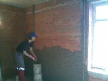 Штукатурка цегляної стіни цементно піщаним розчином, ніж краще штукатурити, технологія, інструкція цегляної