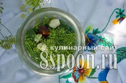 Малосольні огірки в банку в холодній воді - 8 (воді) Малосольні огірки в банку в холодній воді - 8