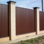 Монтаж секційних парканів, фото фарбування бетонного паркану (монтаж) Монтаж секційних парканів, фото фарбування бетонного паркану