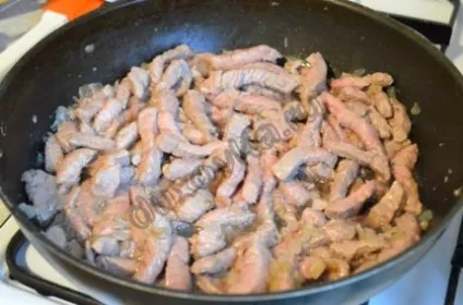 М'ясо з солоними огірками - рецепт з покроковими фото (яловичина з солоними огірками) М'ясо з солоними огірками - рецепт з покроковими фото