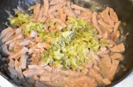 М'ясо з солоними огірками - рецепт з покроковими фото (м'ясо солоними огірками) М'ясо з солоними огірками - рецепт з покроковими фото