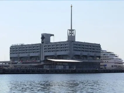 Морський вокзал на площі слави в Харкові (круїзних поромних суден) Морський вокзал на площі слави в Харкові