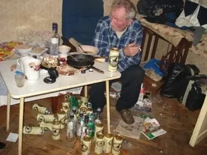 На дні