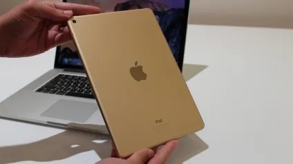 На чому заощадила apple, створюючи новий ipad, новини та огляди ipad на (чорний список) На чому заощадила apple, створюючи новий ipad, новини та огляди ipad на