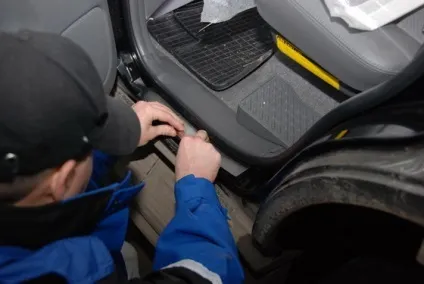 Накладки на пороги (плівки двостороннього скотча) Накладки на пороги