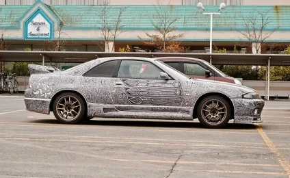 Незвичайний тюнінг дружина приголомшливо розмалювала автомобіль чоловіка (автомобіль) Незвичайний тюнінг дружина приголомшливо розмалювала автомобіль чоловіка