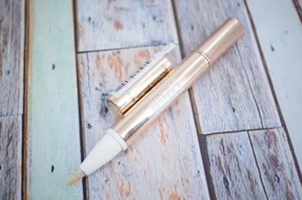 Новинки l - oreal paris олівці, набір для брів, консилер (lumi magique concealer) Новинки l - oreal paris олівці, набір для брів, консилер