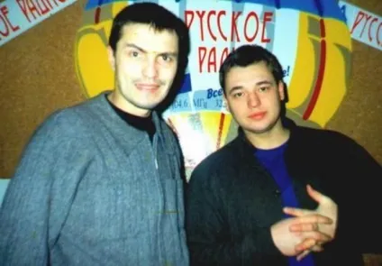 Зворотний бік популярності групи - руки вгору (руки) Зворотний бік популярності групи - руки вгору