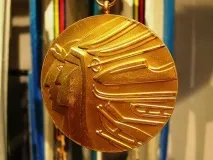 Скільки золота у золотій олімпійській медалі Вага олімпійської медалі золота