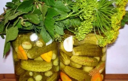 Огірки консервовані з лимонною кислотою рецепт на зиму часточками, хрусткі в літрових банках, (лимонної) Огірки консервовані з лимонною кислотою рецепт на зиму часточками, хрусткі в літрових банках,