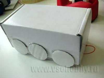 Паровозик з коробок
