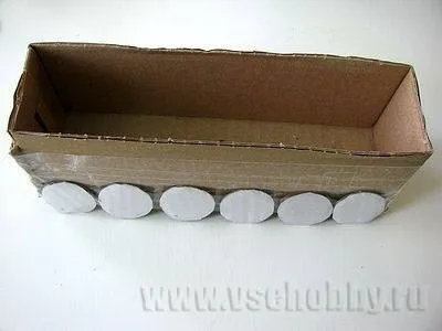 Паровозик з коробок