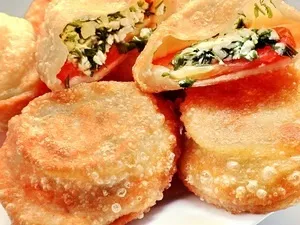 Пиріжки з помідорами, бринзою і зеленню рецепт з фотографіями (пиріжки) Пиріжки з помідорами, бринзою і зеленню рецепт з фотографіями