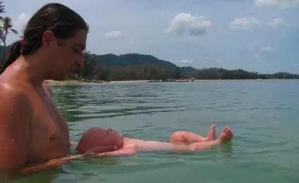 Перша поїздка з немовлям на море (море) Перша поїздка з немовлям на море