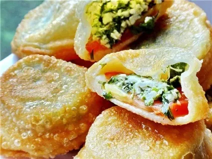 Пиріжки з помідорами, бринзою і зеленню рецепт з фотографіями (зеленню) Пиріжки з помідорами, бринзою і зеленню рецепт з фотографіями