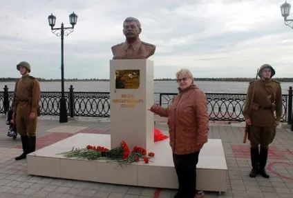 Чому Украінане полюбили сталіна суспільство України (сталіна) Чому Украінане полюбили сталіна суспільство України