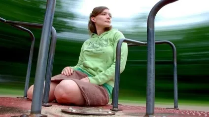 Постійно крутиться голова що це може бути, причини у жінок, літніх, чоловіків