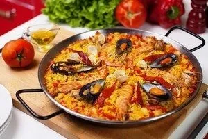 Рецепт паелью з куркою, морепродуктами і креветками (паелья рецепт морепродукти класичний курка креветки мультиварка іспанська) Рецепт паелью з куркою, морепродуктами і креветками