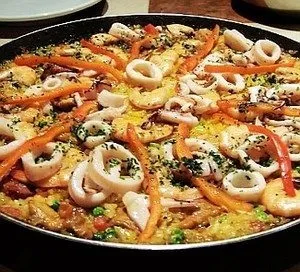 Рецепт паелью з куркою, морепродуктами і креветками (куркою) Рецепт паелью з куркою, морепродуктами і креветками