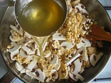 Різотто з куркою і грибами - покроковий рецепт з фото на (кухарі) Різотто з куркою і грибами - покроковий рецепт з фото на